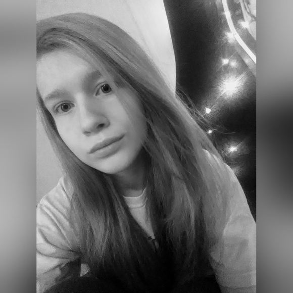 Meet your Posher, Amanda - Picture 1 of 7